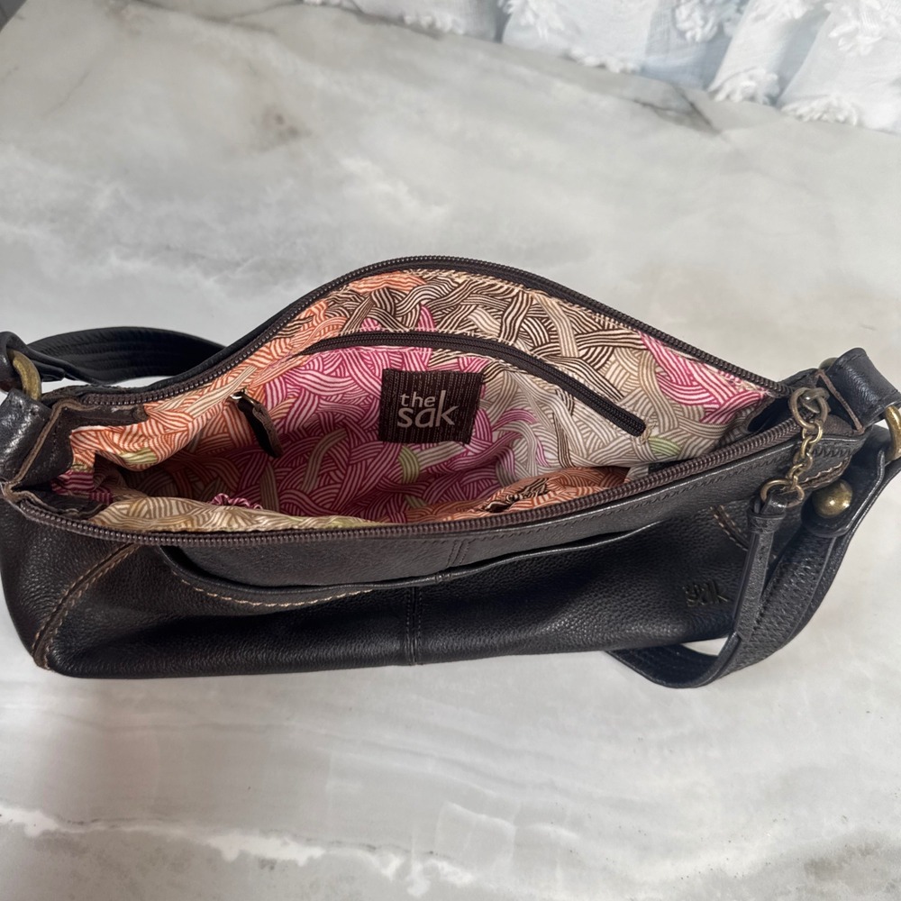 The Sak Dark Brown Pebbled Leather Handbag‎ Purse Contrast Stitching Minimalist - Picture 9 of 12